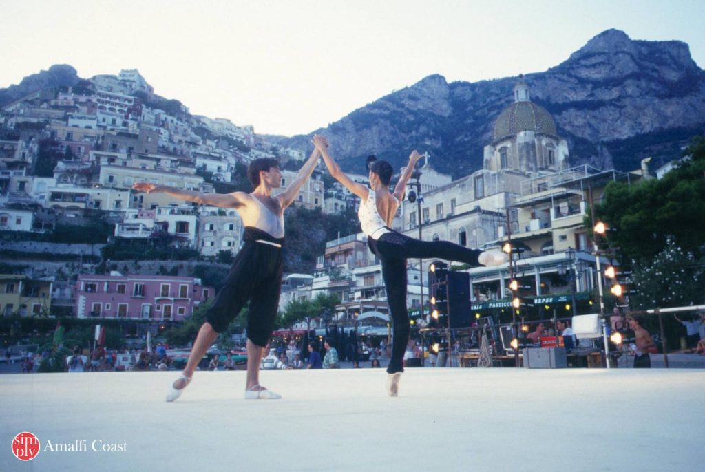 Spalice e Ranieri durante una prova di danza, Spiaggia Grande, 1994